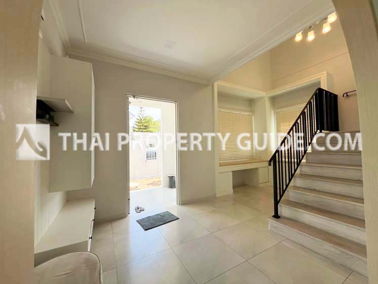 House with Shared Pool in Bangnatrad 